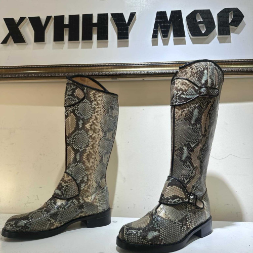 Захиалгын гутал